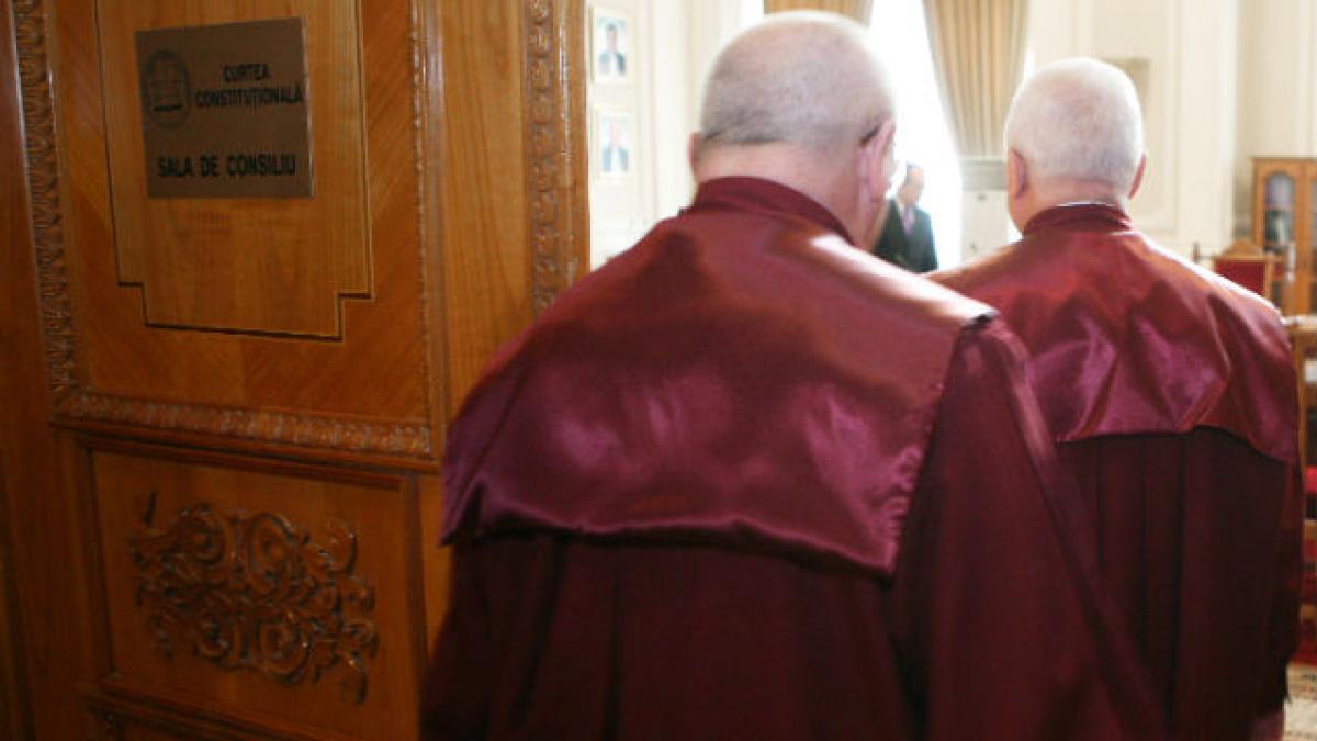 Motivarea CCR la decizia de amânare a legii referendumului  