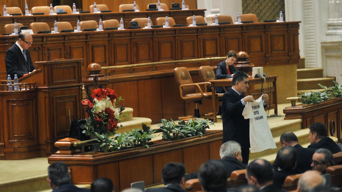 Limitarea puterilor presedintelui si intarirea Parlamentului are OK-ul Comisiei de la Venetia
