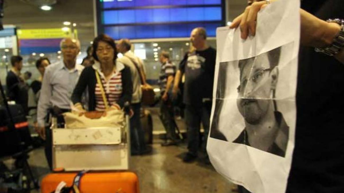 Situaţia “tunătorului Snowden” se complică. De ce nicio ţară nu-l ajută?