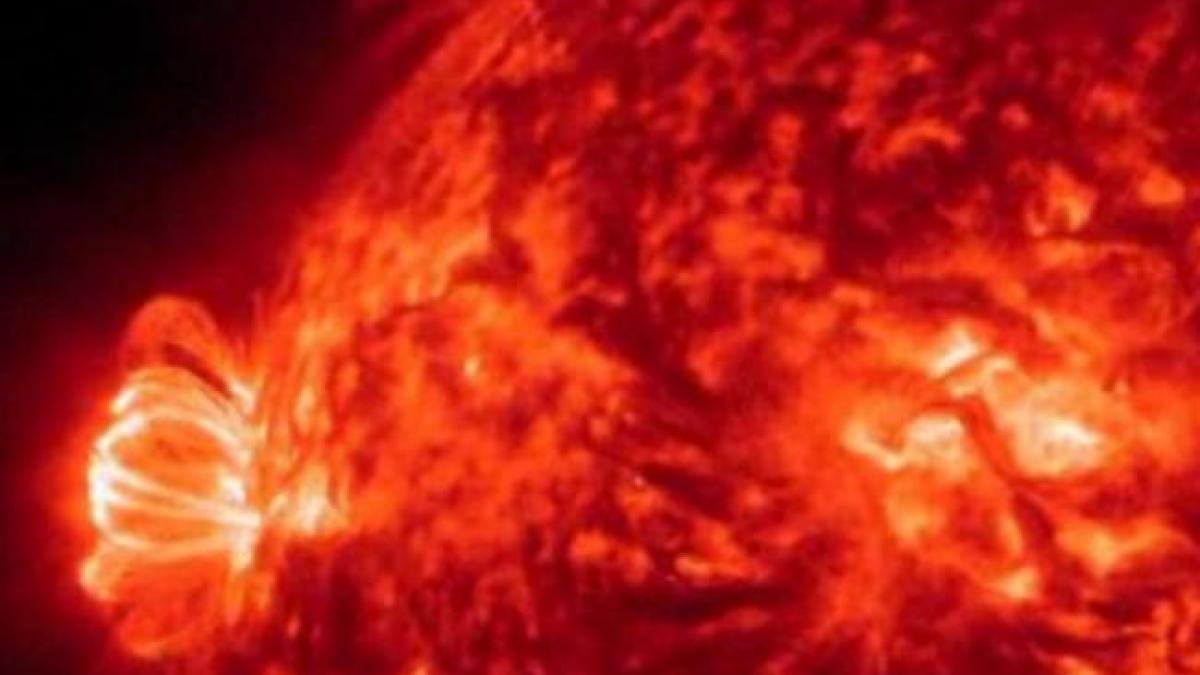 Astronomii, luaţi prin surprindere: misterioase explozii radio se produc în alte galaxii 