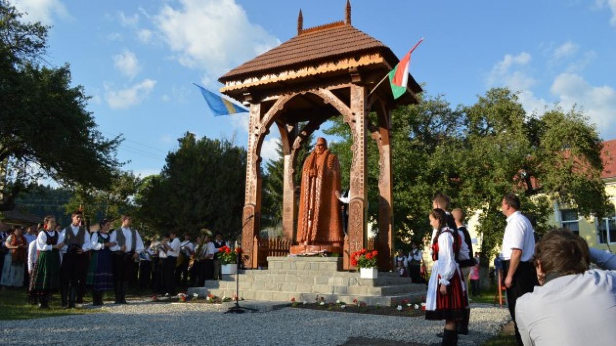 Interzisă timp de 95 de ani, statuia “Gardianul Carpaţilor” a fost ridicată în Harghita
