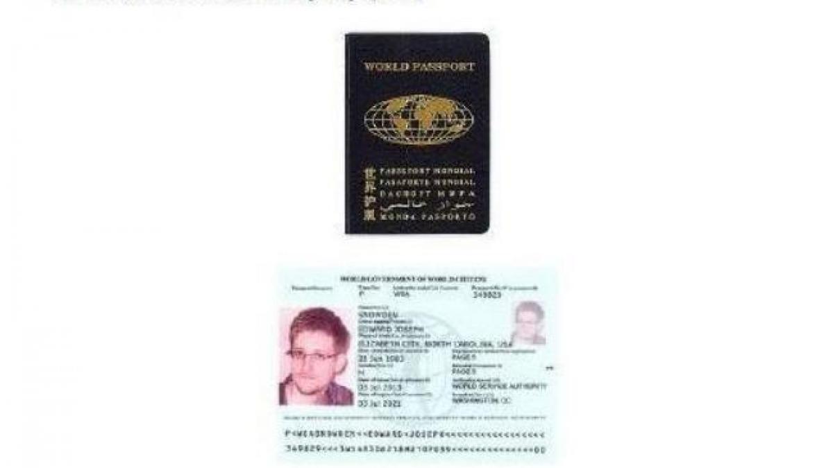 Snowden are paşaport. Deocamdată de “cetăţean al lumii”
