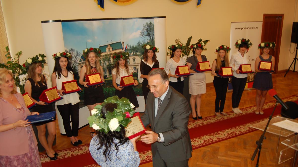 IAȘI. Toate notele de 10 la BAC au fost luate de fete. "Au existat mii de ore de sacrificiu, am avut o determinare imensă" 