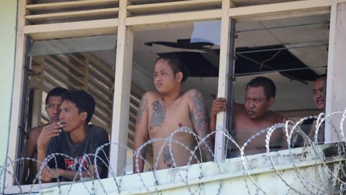REVOLTĂ într-o închisoare din Indonezia. Cinci persoane au fost ucise, zeci de terorişti au EVADAT