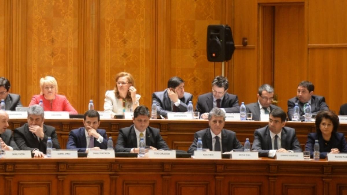 Câte case, maşini şi terenuri strâng şefii ministerelor Guvernului Ponta