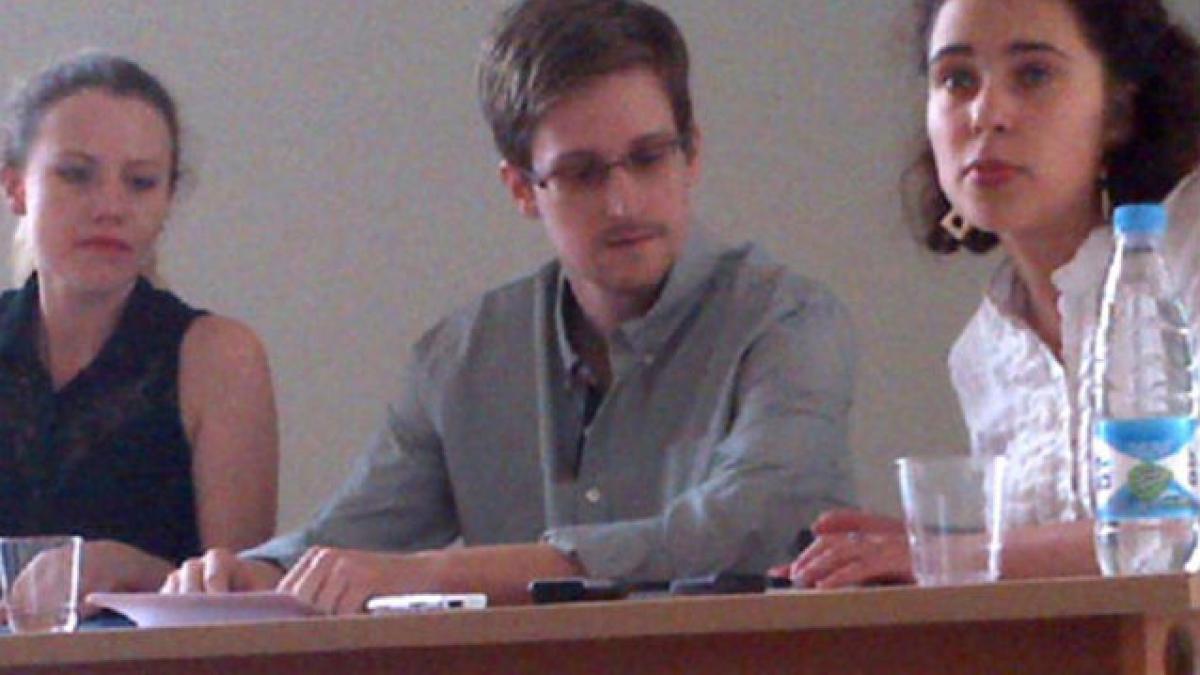 Snowden va părăsi aeroportul Şeremetievo numai după ce va primi un răspuns la cererea de azil, anunţă avocatul său