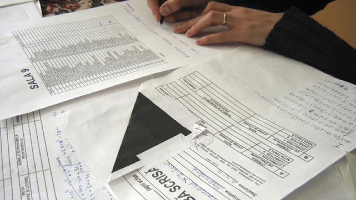 DEFINITIVAT 2013. Aproape 8.000 de profesori susţin, astăzi, proba scrisă. Care sunt noutăţile examenului şi listele cu notele de la inspecţii 