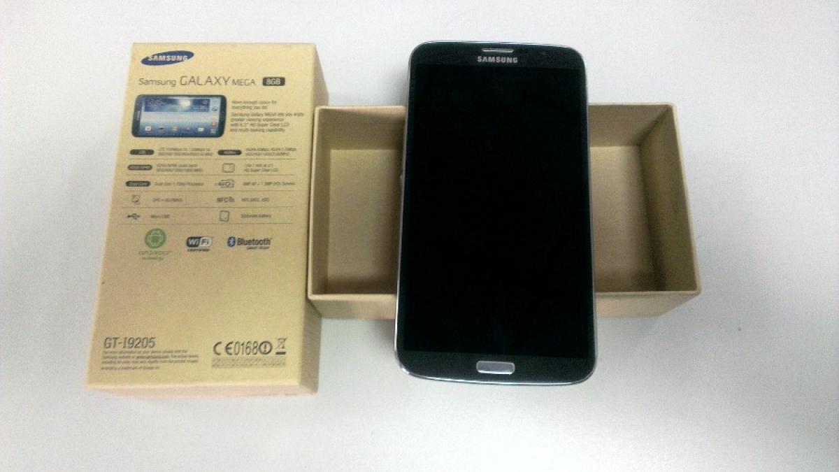  Unora le place phablet: Galaxy Mega, cu ecran de 16cm!