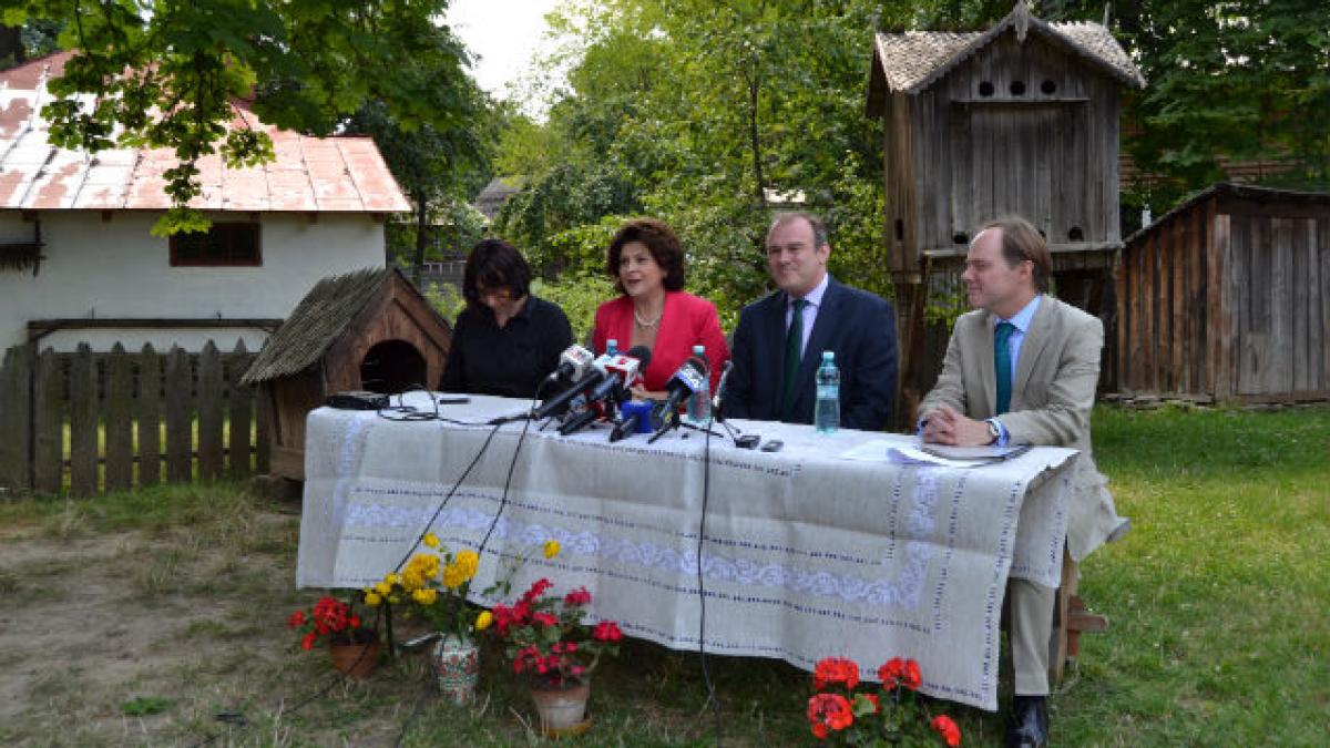 Ed Davey, ministrul britanic al Mediului, fascinat de frumusețea Muzeului Satului