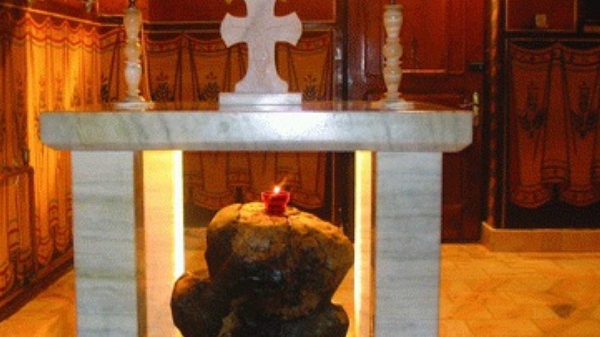 Muntele credinţei. Mănăstirea "Crucii de leac"