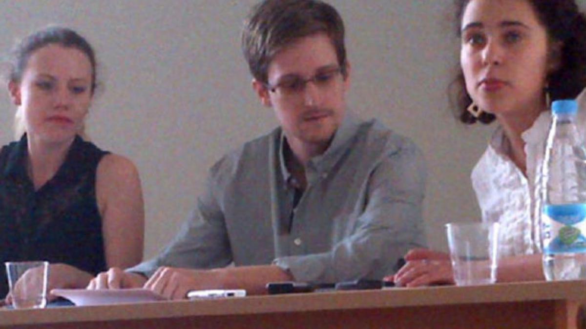 Ambasadorul SUA la Moscova a avut discuţii cu privire la noul statut lui Edward Snowden