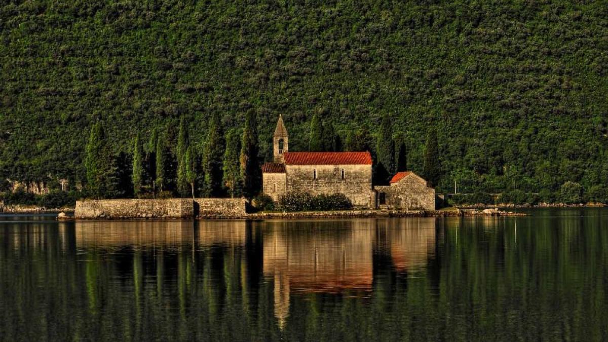 Muntele credinţei. “Ti con nu e nu con ti”, legenda Perastului veneţian