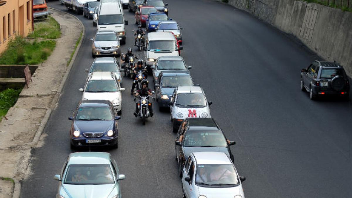 Se circula bară la bară pe Valea Prahovei. Vezi recomandările poliţiştilor rutieri