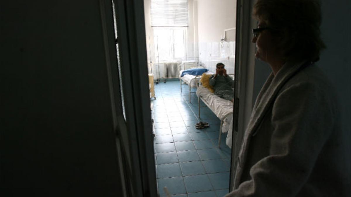 Iaşi: Un copil de cinci ani bătut de concubinul mamei sale a murit la spital