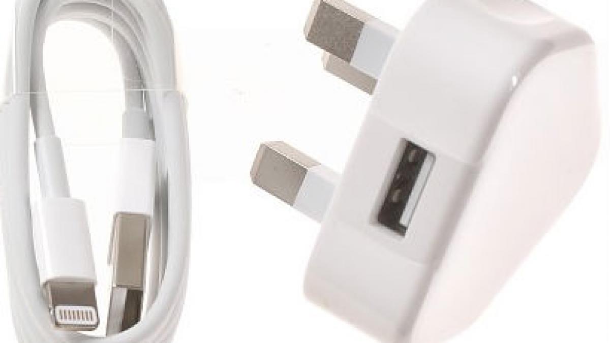  Apple înlocuieşte încărcătoarele contrafăcute