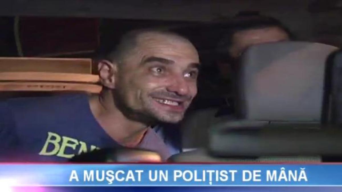 "Şmecherul" care a muşcat de mână un poliţist şi a spart geamul maşinii de poliţie a fost lăsat LIBER (VIDEO)