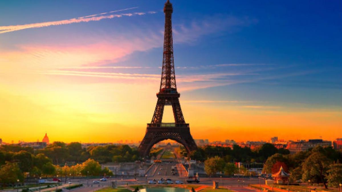 Turnul Eiffel, evacuat în urma unei ameninţări cu bombă
