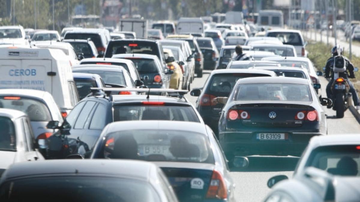 Circulaţia de pe DN1, deviată din cauza aglomeraţiei. Iată rutele ocolitoare