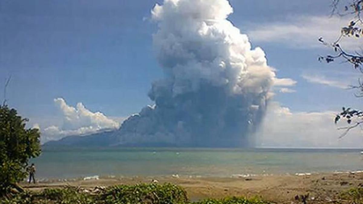 vulcanul rokatenda a erupt brusc primele victime sunt copii