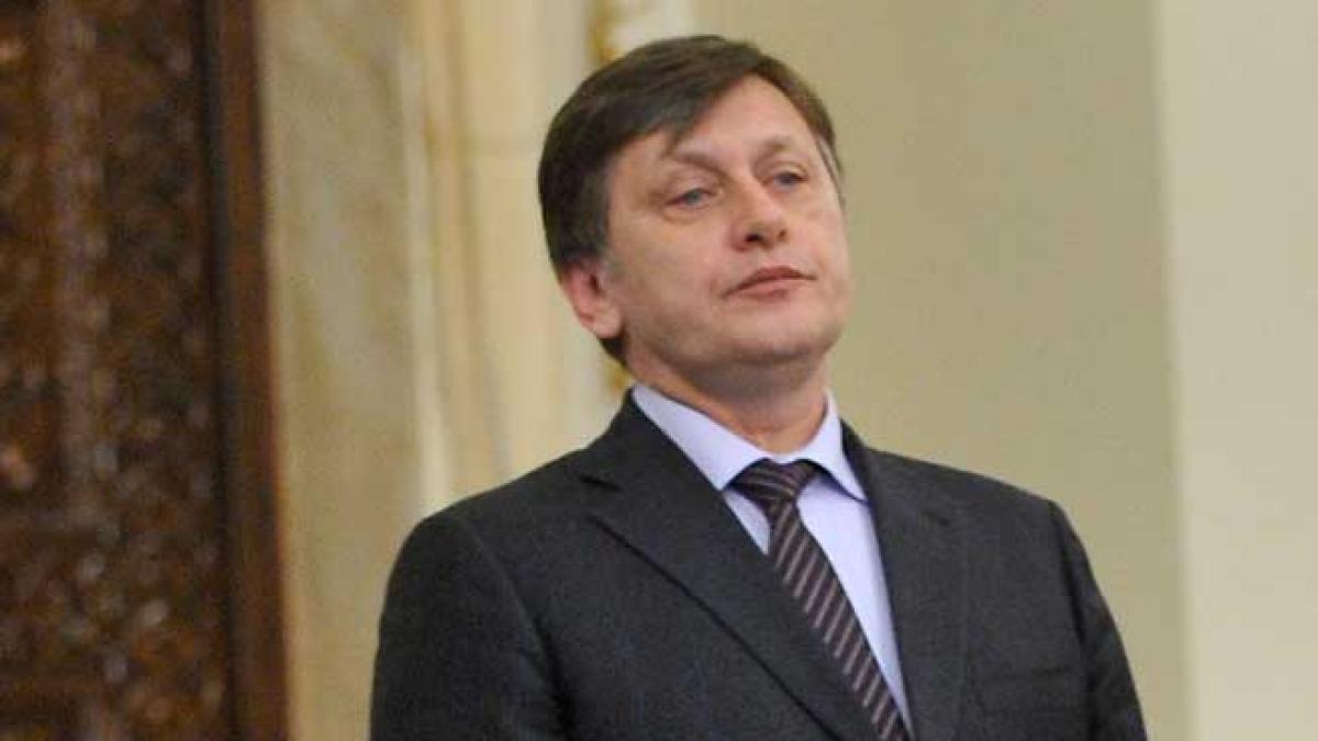 Antonescu: "Din interes electoral, Băsescu a transformat România în poligon pentru Viktor Orban şi alţi politicieni din Ungaria"