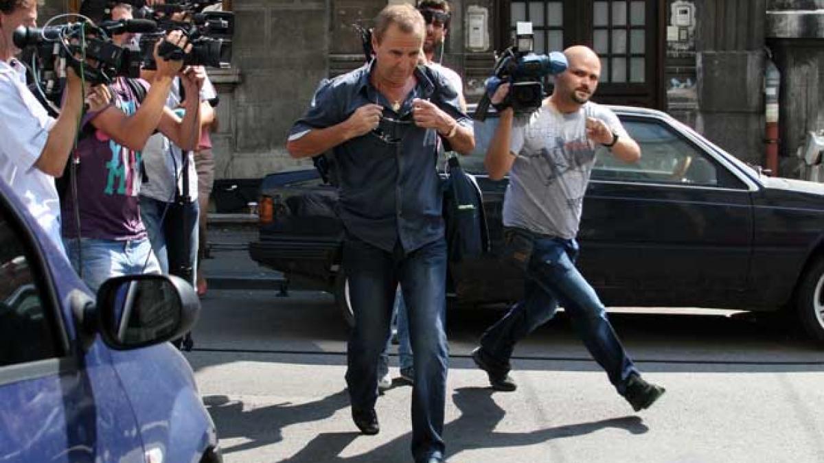 Dinel Staicu, reţinut pentru 24 de ore, fiind urmărit penal pentru dare de mită în dosarul judecătoarei Cîrstoiu
