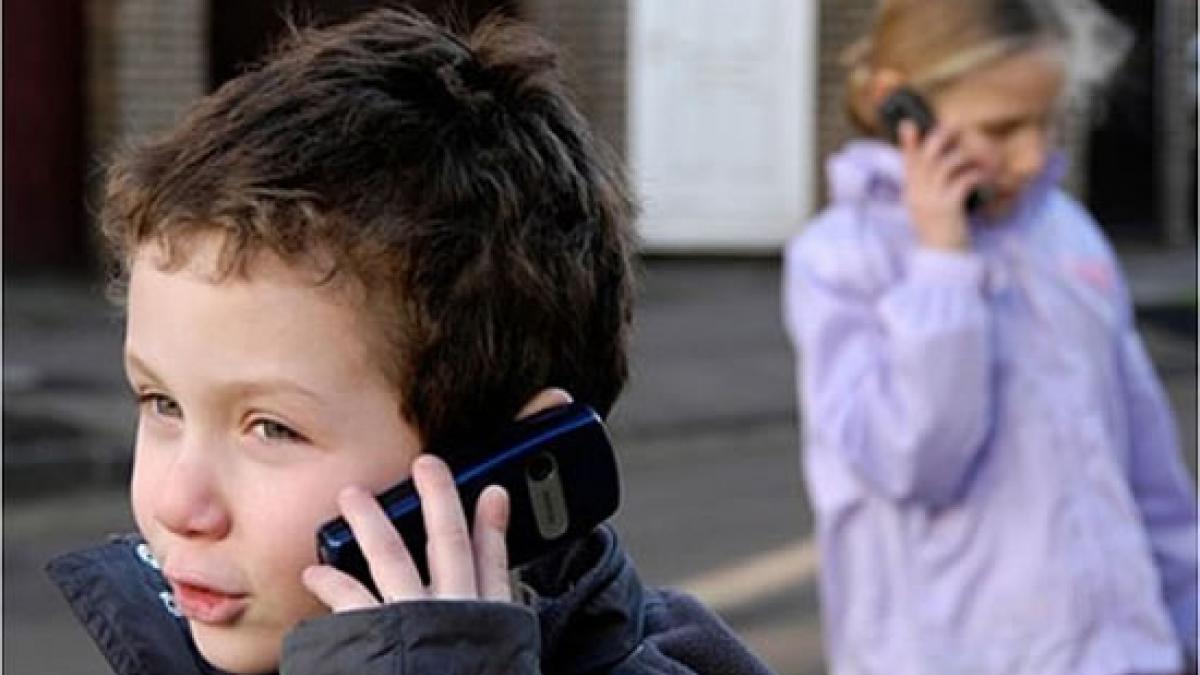 În România, copiii primesc smartphone înainte de a merge la şcoală!