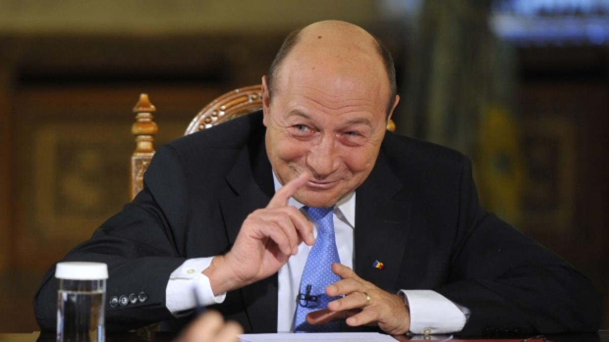 Traian Băsescu transmite "cele mai calde și sincere urări" cu prilejul sărbătorii "Adormirea Maicii Domnului" și Zilei Marinei