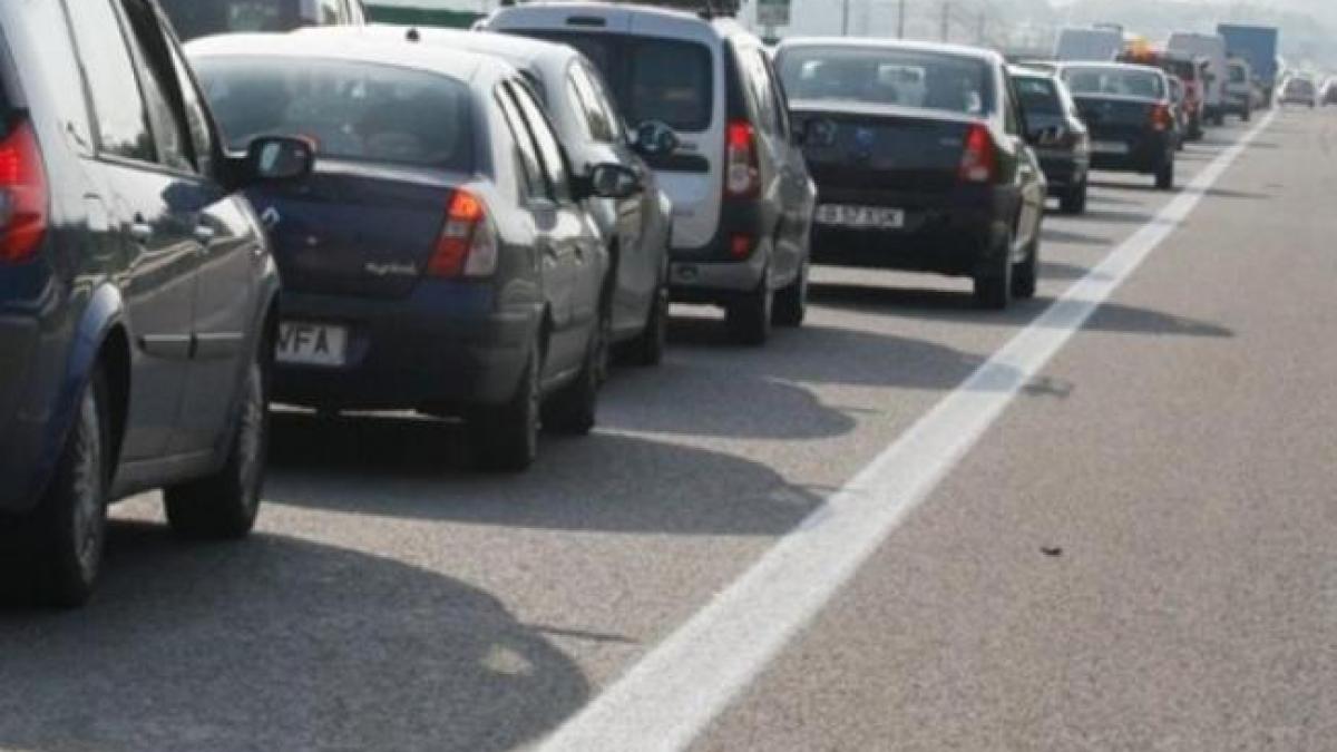 Şapte maşini, implicate în două accidente în lanţ pe Autostrada Soarelui