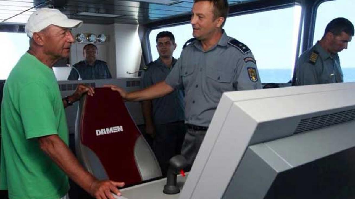 Traian Băsescu, la testul de brevet: "Ţara este mai greu de condus decât o navă. La bordul navei comandantul nu are opoziţie"