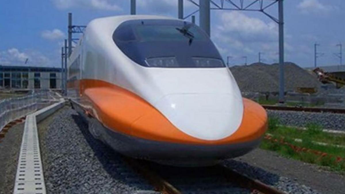 A supravieţuit după ce a fost lovit frontal de un tren care circula cu 177 de kilometri la oră