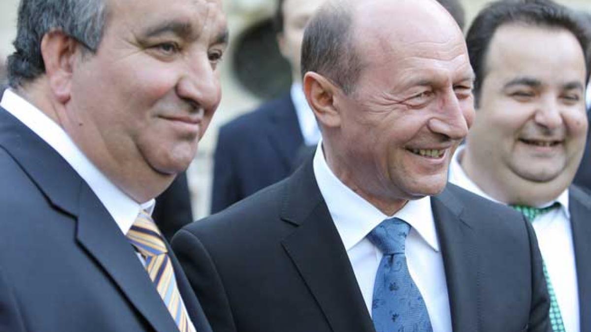 "Au avut o relaţie specială". La înmormântarea lui Florin Cioabă, romii îl aşteaptă pe Traian Băsescu