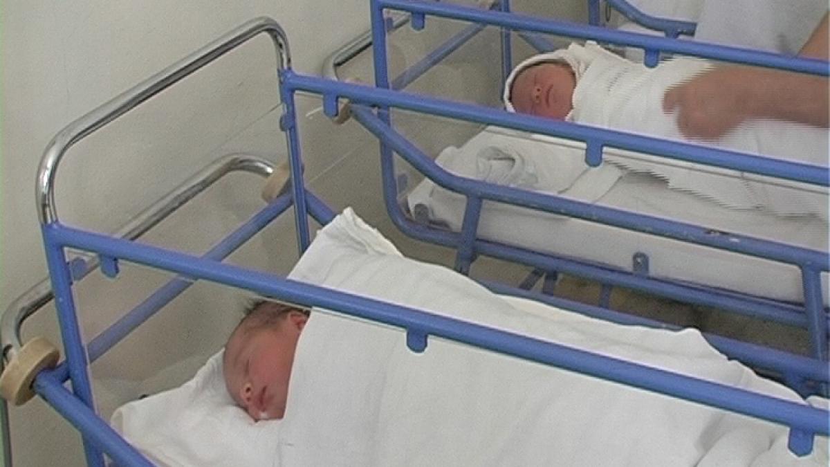 Dosar penal pentru neglijenţă în serviciu în cazul bebeluşului născut fără picioare de la genunchi în jos şi fără antebraţul drept