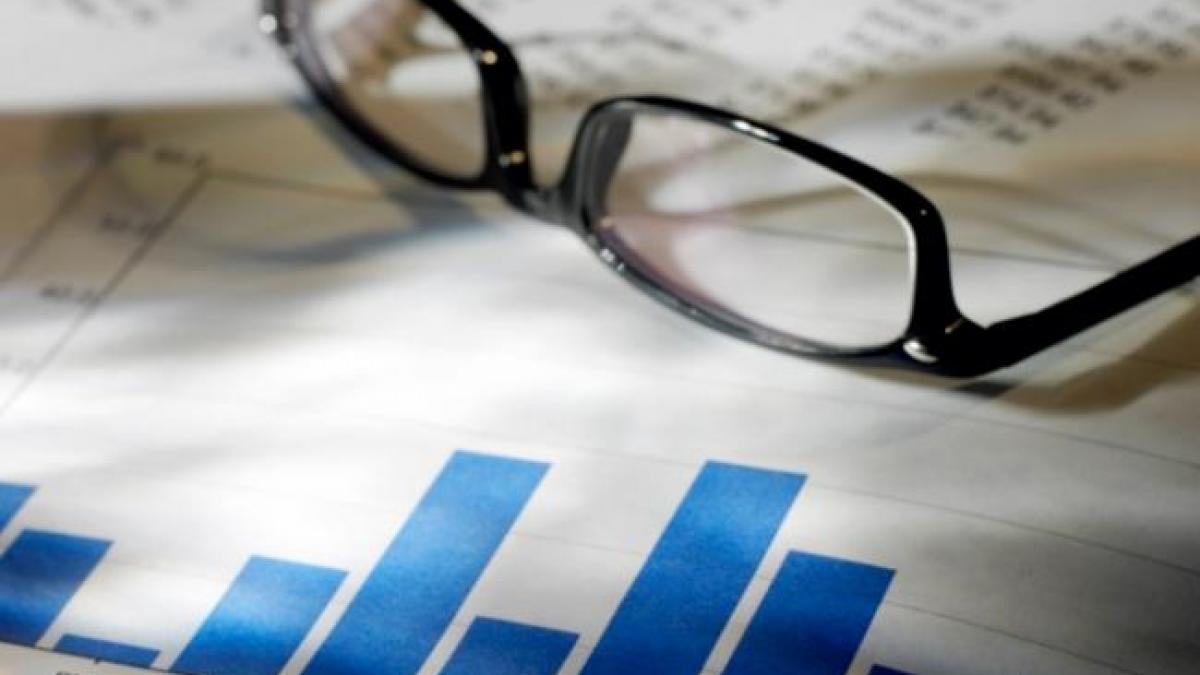 Mai mult de jumătate dintre români cred că sunt plătiţi mult mai puţin decât merită