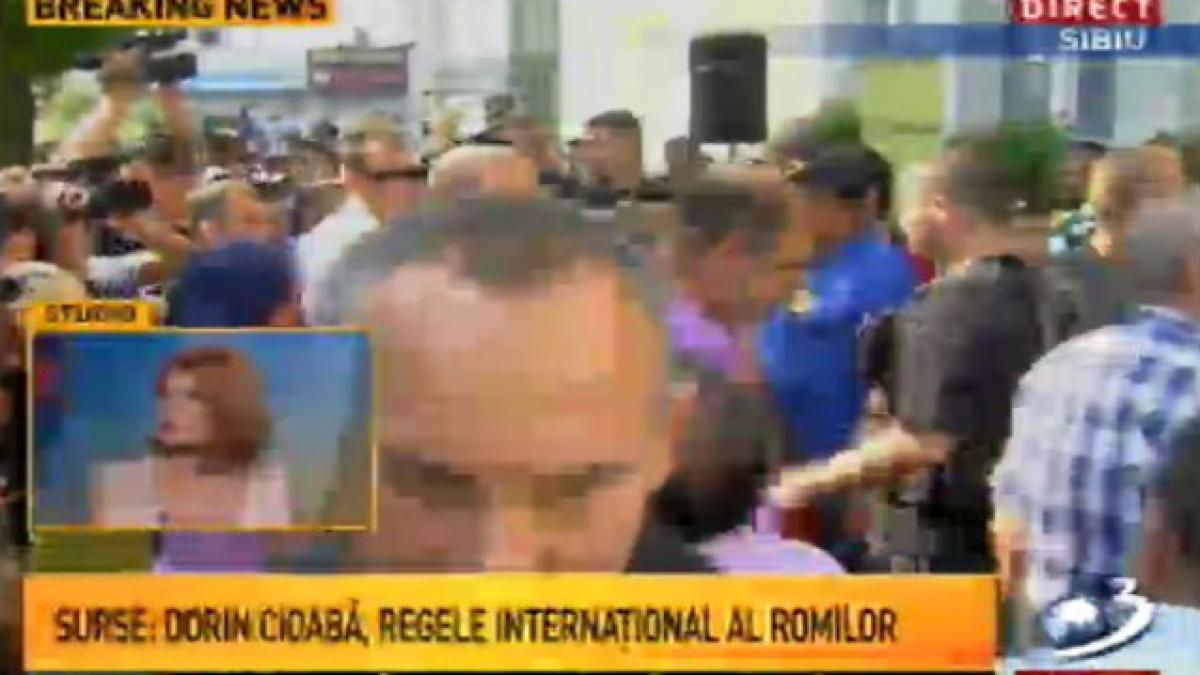 Înmormântarea lui Florin Cioabă: Trupul neînsufleţit, dus la groapă pe un TIR. Romii vor avea de acum doi regi, Daniel şi Dorin
