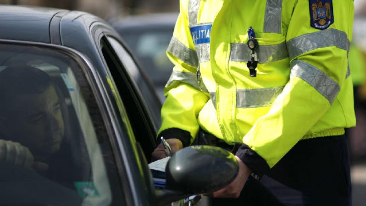Poliţia Rutieră a acordat peste 25.800 de amenzi în week-end