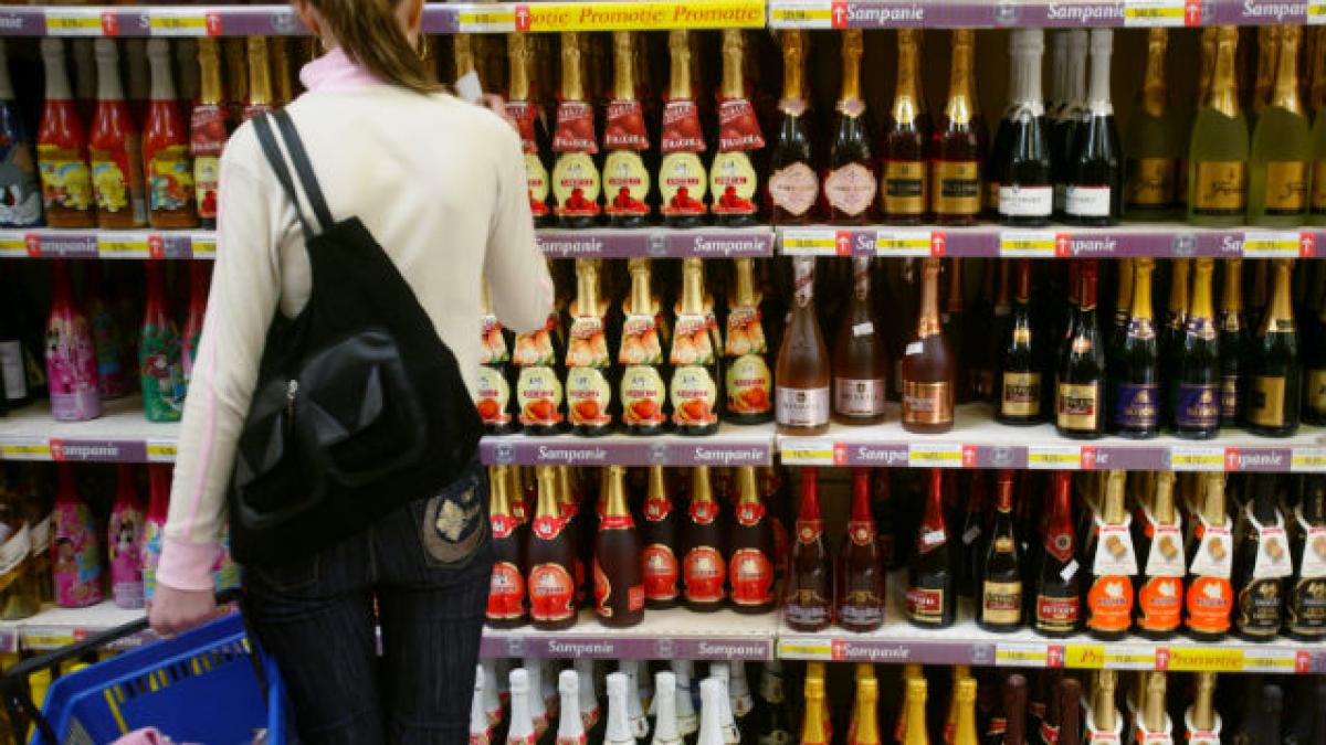 Se ieftineşte pâinea, creşte preţul la alcool. Lista scumpirilor de toamnă