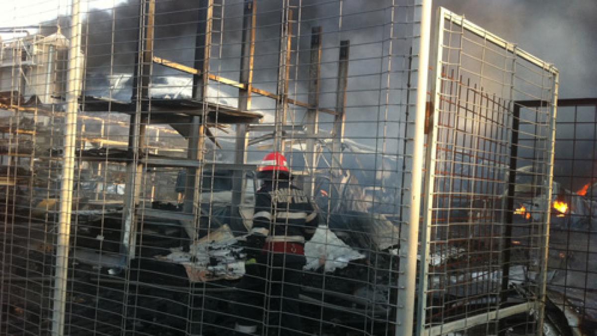 Incendiu puternic la o fabrică de polistiren din Jilava (FOTO)