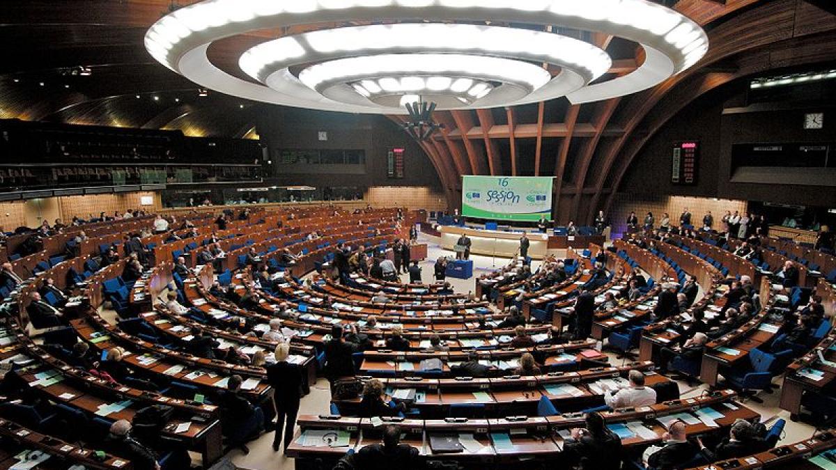 Parlamentul European a votat reintroducerea vizelor pentru SUA şi Canada dacă nu permit libera circulaţie a românilor