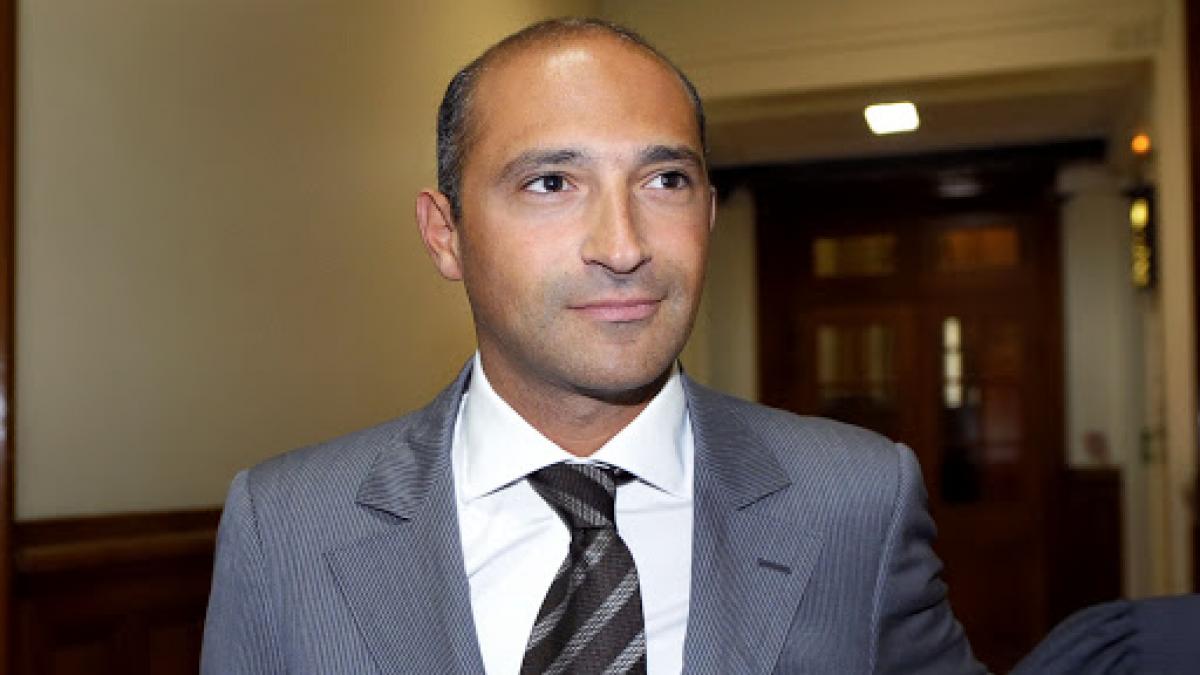 Thomas Fabius, băiatul lui tata, scutit de datorie