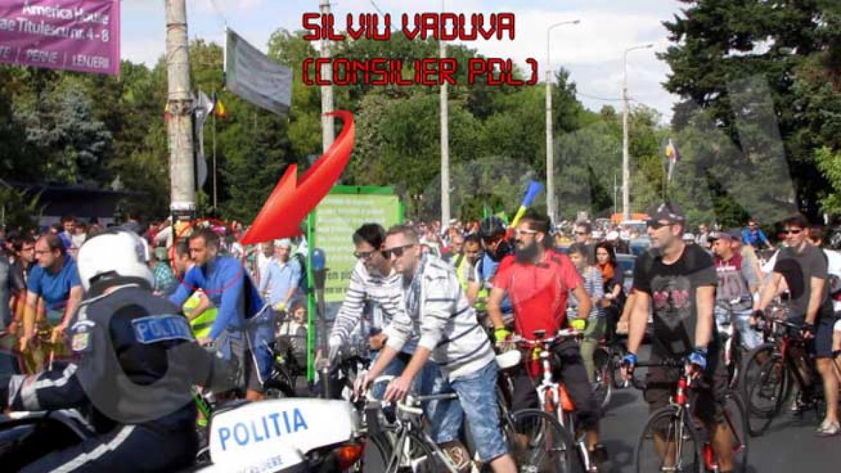 Omul lui Blejnar îi ghidonează pe biciclişti