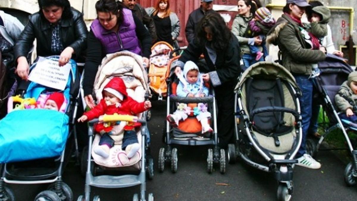 Propunere legislativă privind indemnizaţia lunară pentru creşterea copiilor, avizată favorabil de Comisia pentru Muncă
