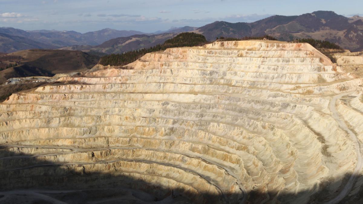 Şeful ANRM: Produsul final de la Roşia Montană va conţine 17% aur şi 83% argint 