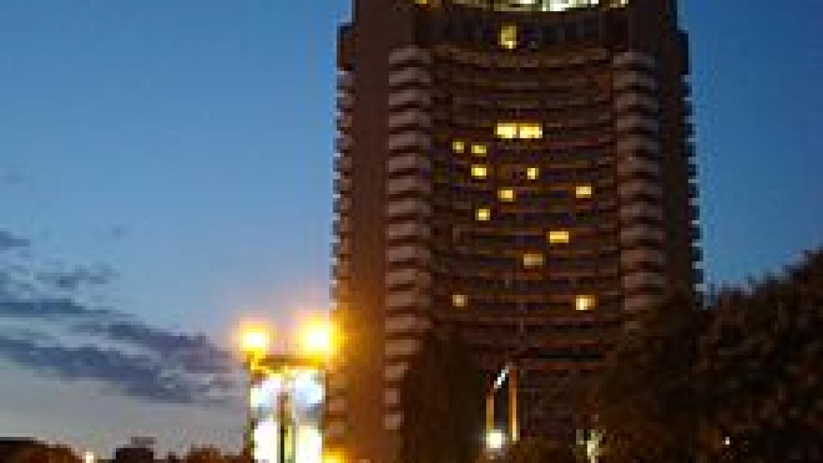 Un bărbat a murit după ce s-ar fi aruncat de la etajul 17 al hotelului Intercontinental din Capitală