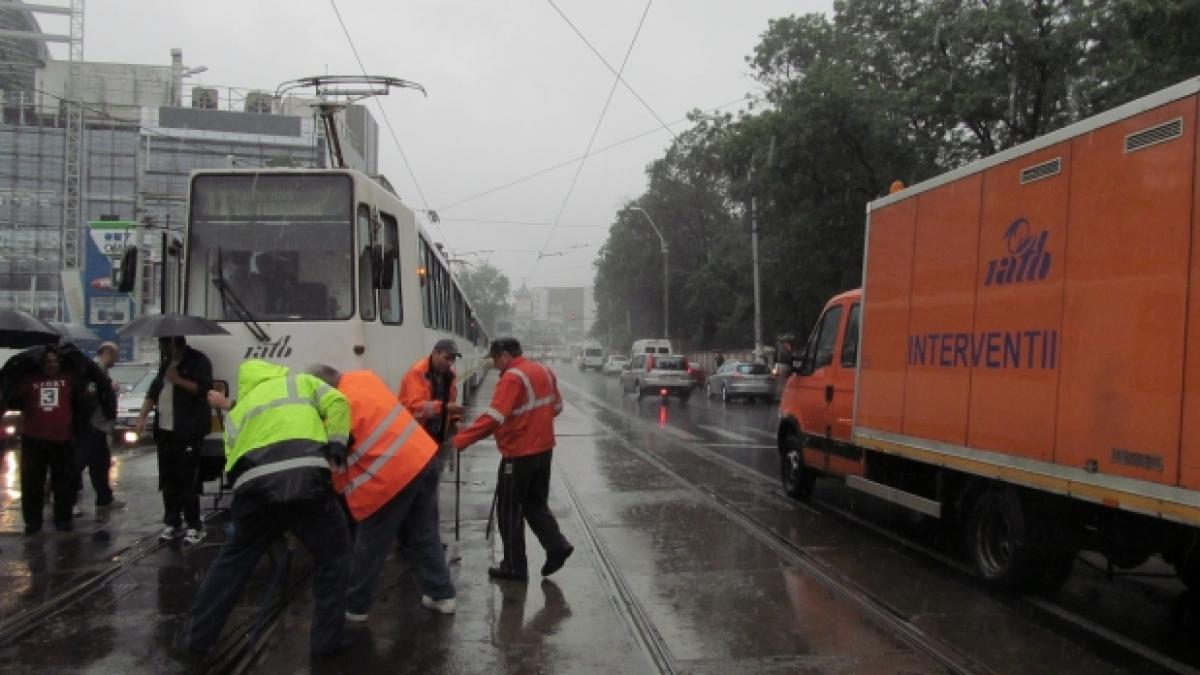 Tramvaiele liniilor 1, 8, 11, 25 şi troleibuzele 71, 93 şi 96, BLOCATE
