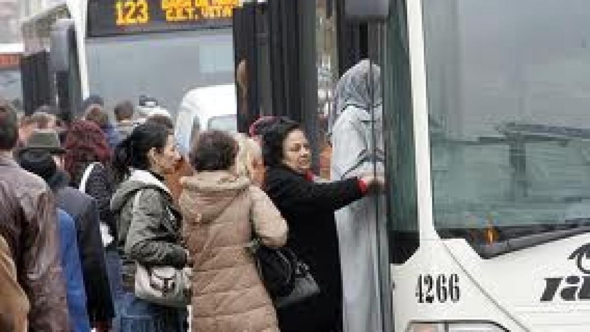 Troleibuzele liniilor 71, 93 şi 96 circulă deviat. Traficul pe liniile 1, 8, 11 şi 25, reluat