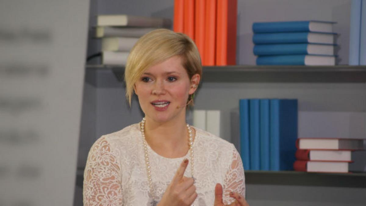 Scriitoarea irlandeză Cecelia Ahern, în premieră în România