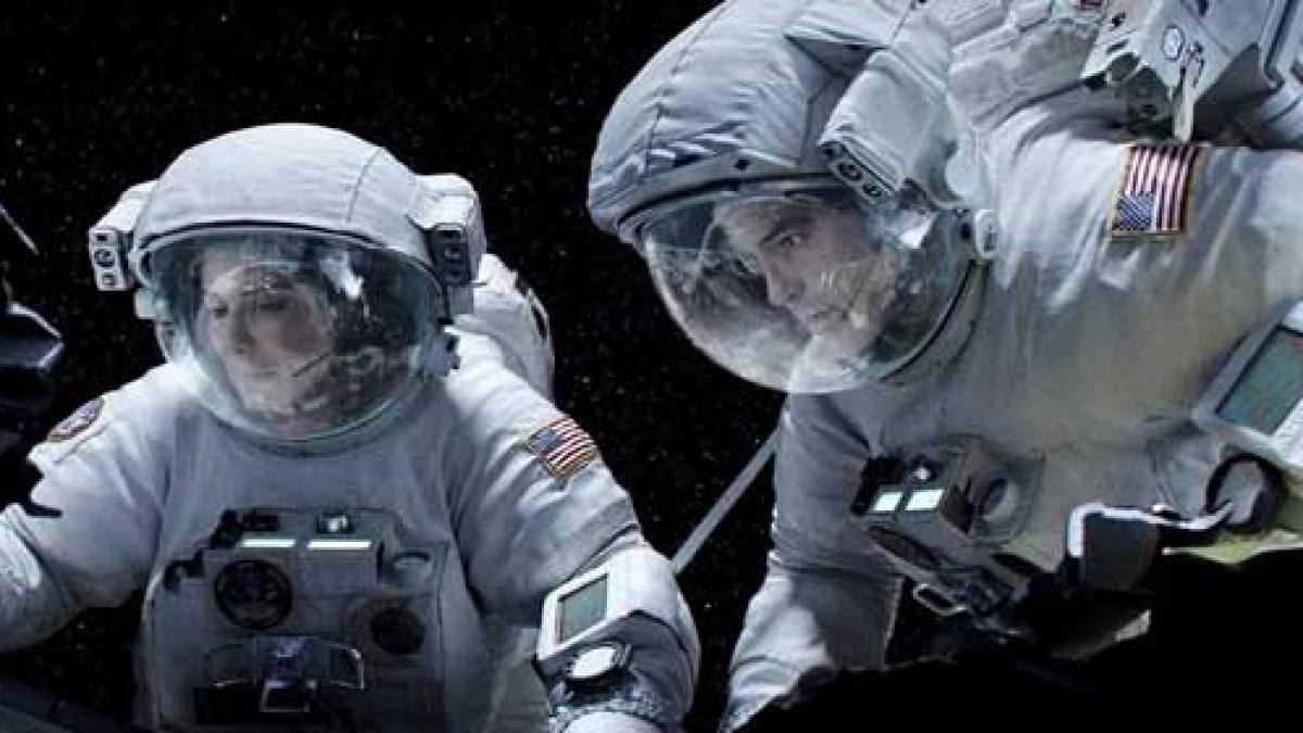 Sandra Bullock şi George Clooney,  în “Gravity 3D: Misiune în spaţiu”