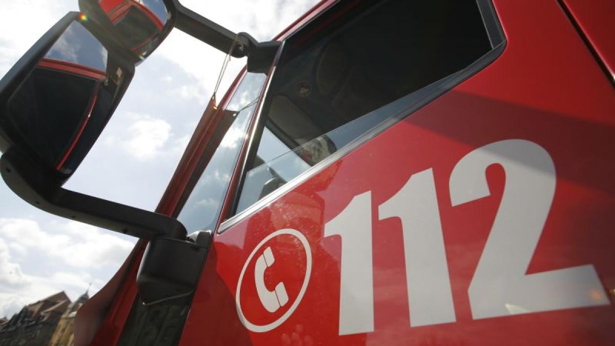 EXPLOZIE într-un bloc din Fieni: Cinci persoane, printre care şi un copil, au fost rănite