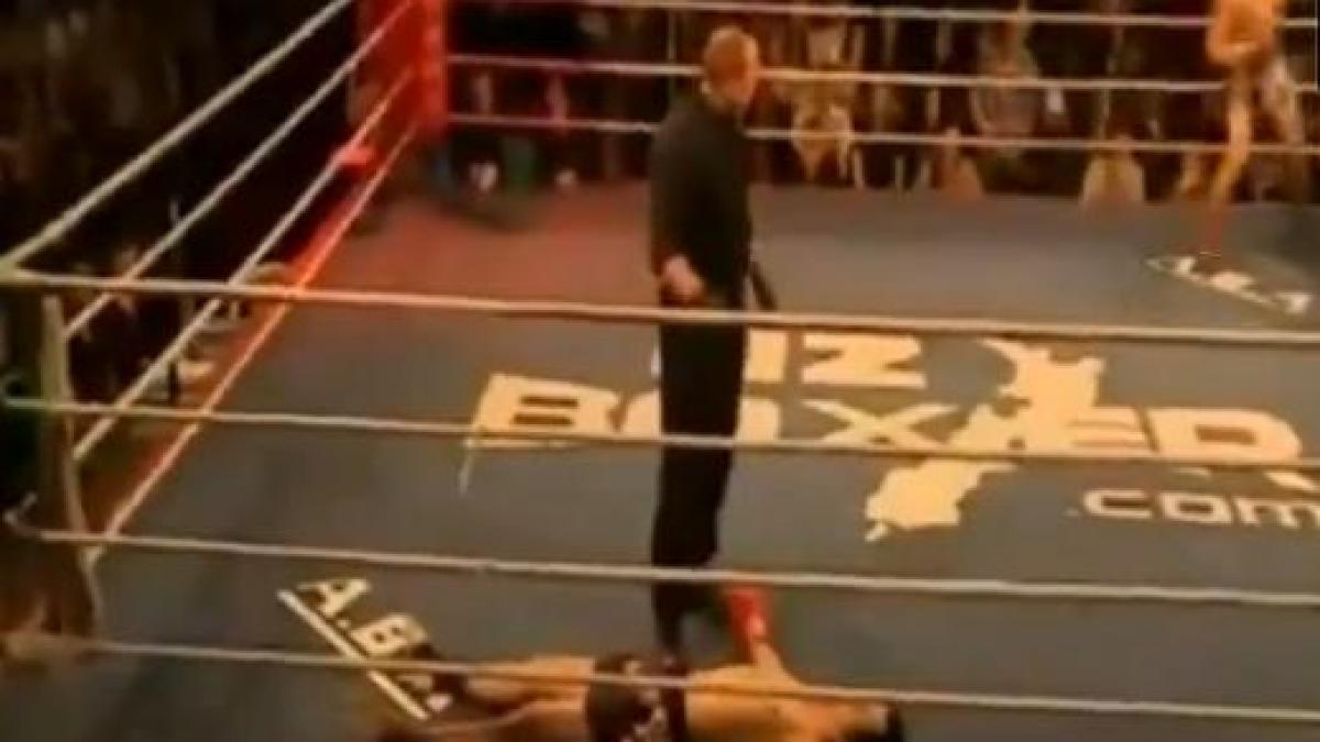 BIZAR! Luptător de K1 făcut Knockout o ia razna în ring (VIDEO)