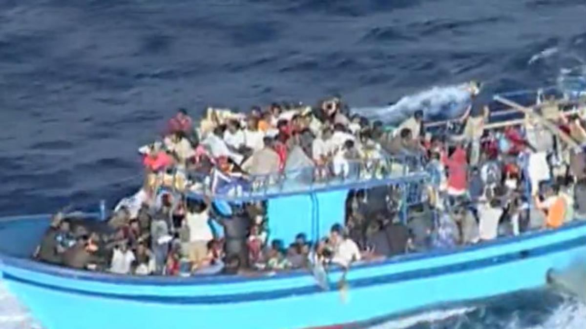 CE vrea monitorizarea întregii Mări Mediterane pentru interceptarea şi salvarea navelor care aduc imigranţi